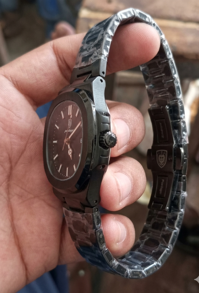Poedagar Luxury Men's Quartz Wristwatch